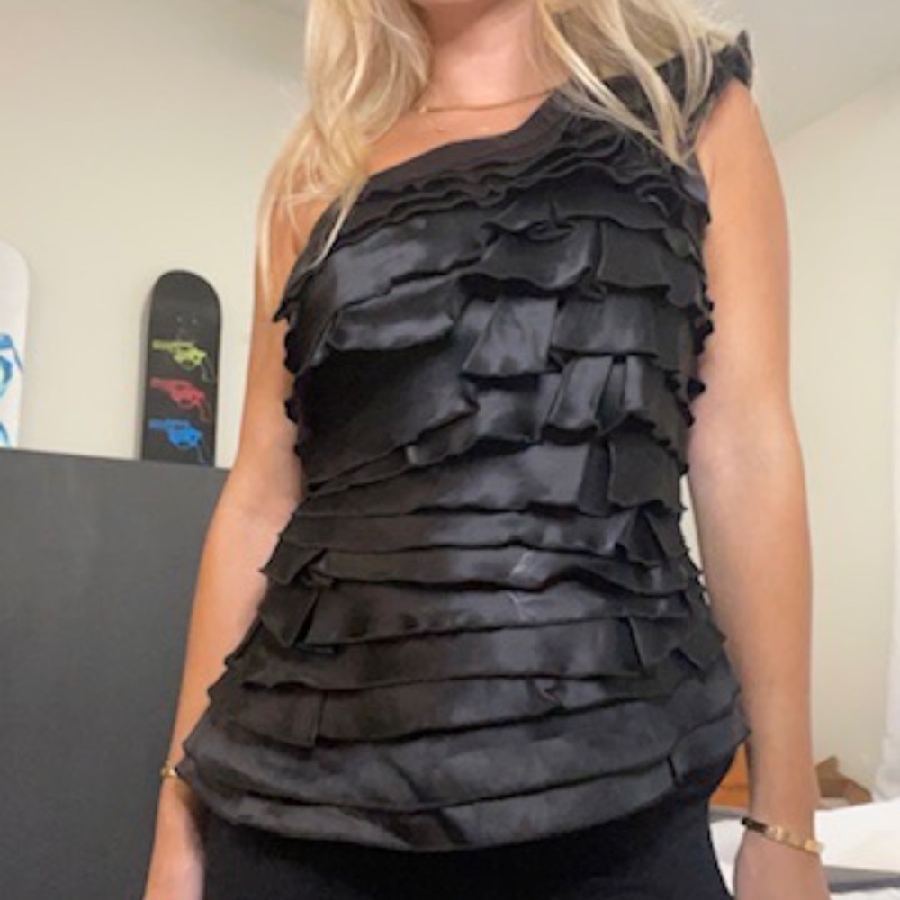 Vintage Rock and Republic one shoulder ruffled top